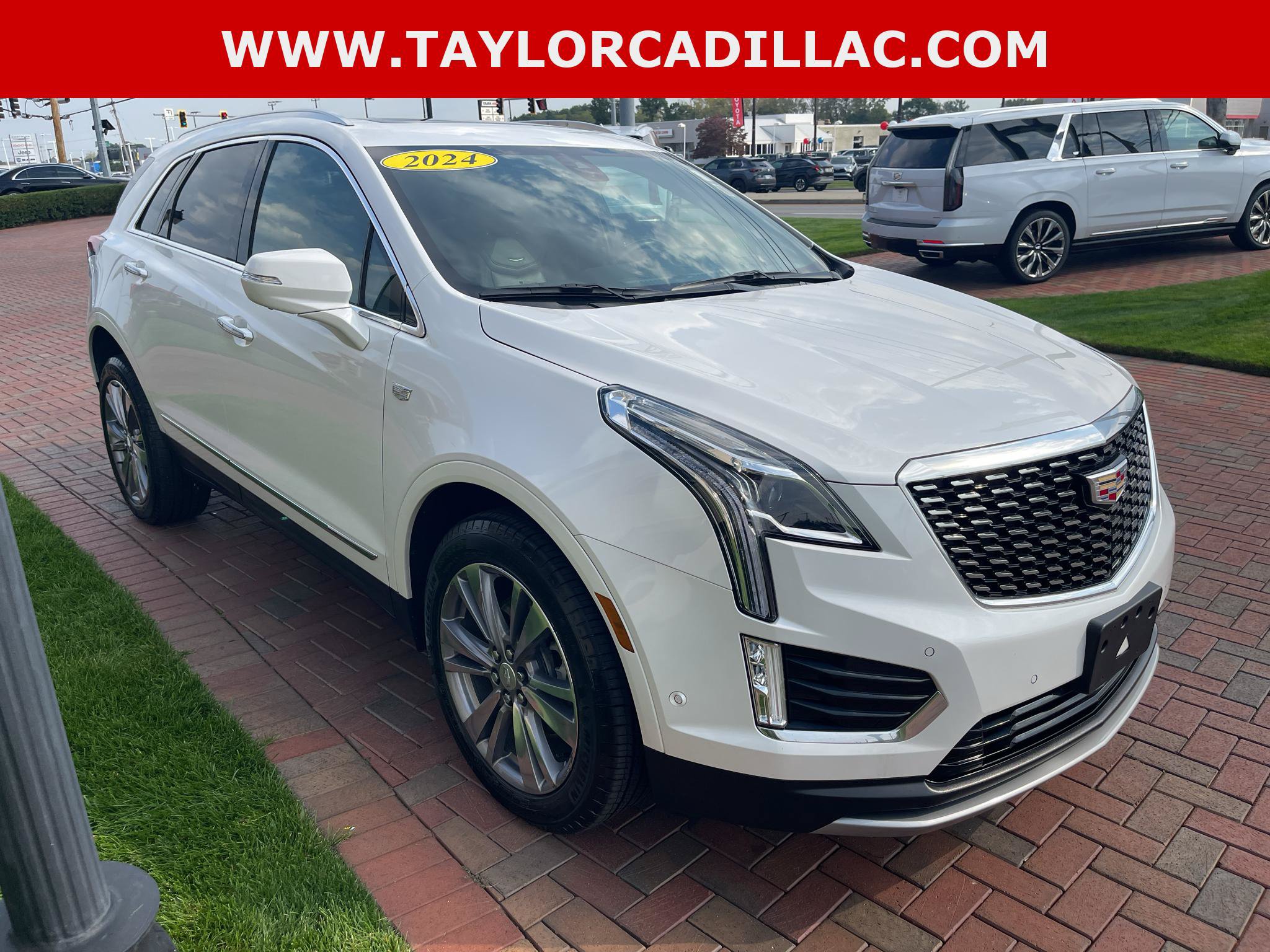 Used 2024 Cadillac XT5 Premium Luxury w/ Technology Package AWD/4WD image 5