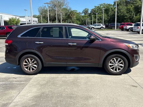 Used 2016 Kia Sorento LX w/ LX Convenience Package image 2