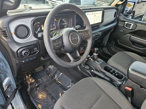 Used 2024 Jeep Wrangler Unlimited image 18