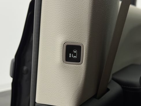 Used 2023 Chrysler Pacifica Touring-L FWD image 31