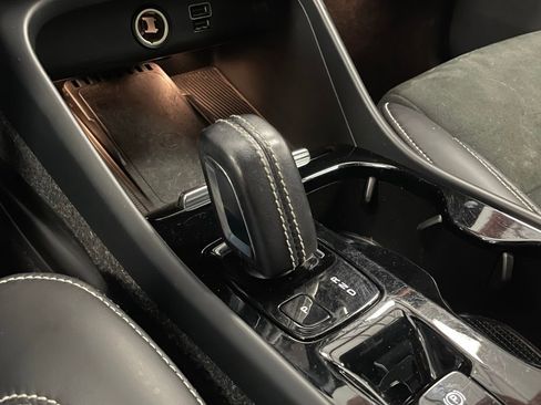 Used 2021 Volvo XC40 T5 R-Design w/ Advanced Package image 22