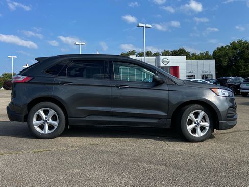 Used 2020 Ford Edge SE FWD image 2