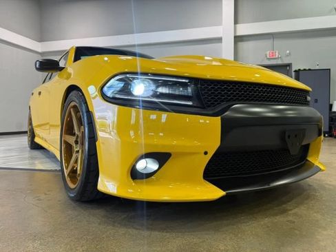 Used 2017 Dodge Charger R/T RWD image 7