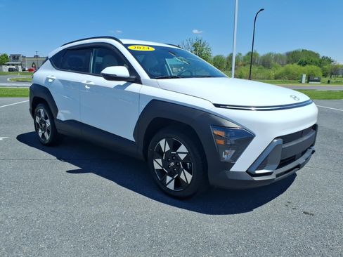 Used 2024 Hyundai Kona SEL w/ Convenience Package FWD image 3