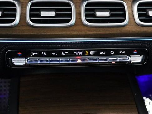 Used 2024 Mercedes-Benz GLS 580 4MATIC image 29