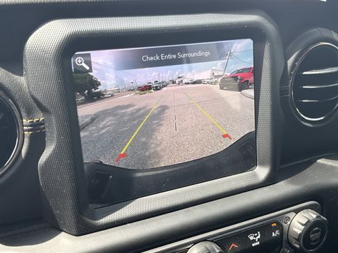 Used 2023 Jeep Gladiator Overland AWD/4WD image 25