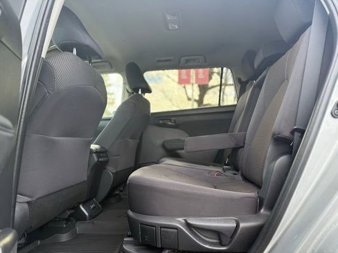 Used 2022 Toyota Highlander LE image 16