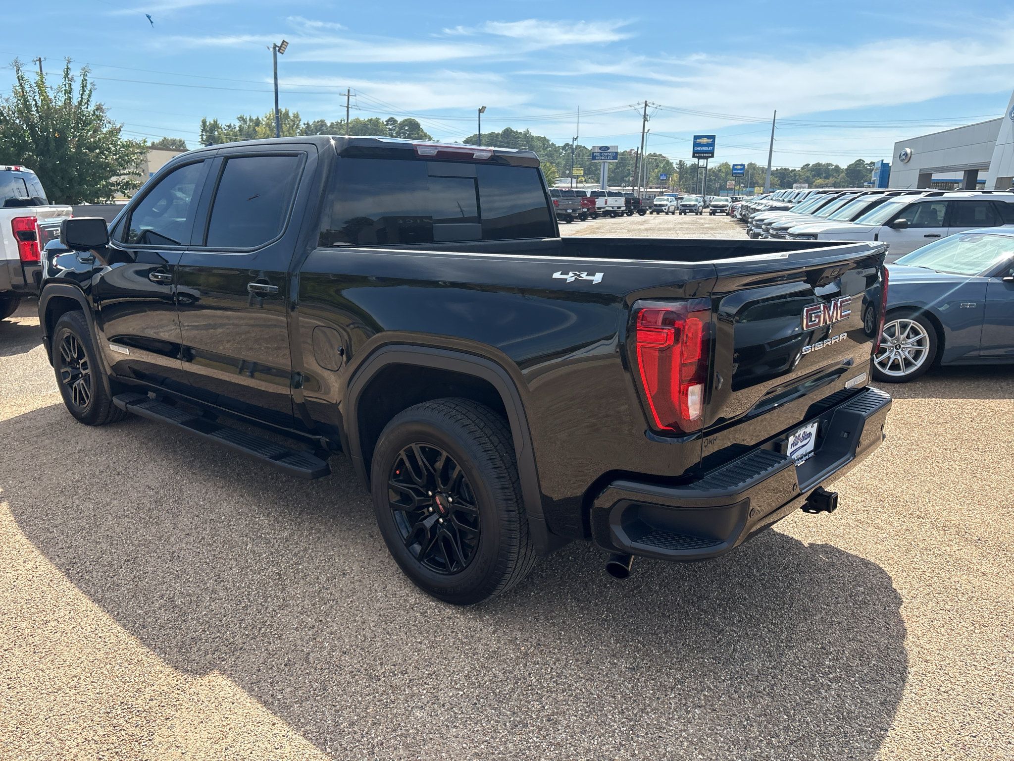 Used 2025 GMC Sierra 1500 Elevation w/ Elevation Premium Package AWD/4WD image 6