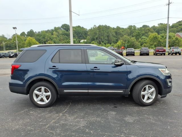 Used 2017 Ford Explorer XLT w/ Equipment Group 202A AWD/4WD image 2