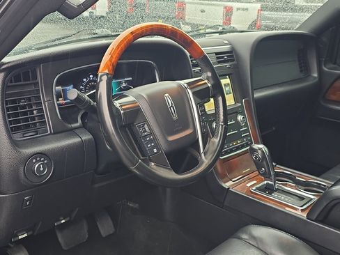 Used 2016 Lincoln Navigator L Select image 17