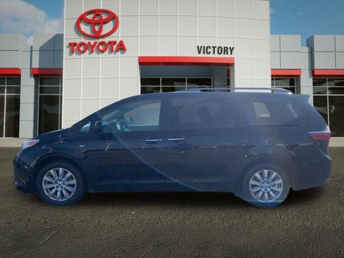 Used 2017 Toyota Sienna XLE w/ XLE Navigation Package AWD/4WD image 6