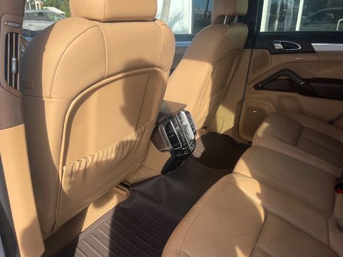 Used 2018 Porsche Cayenne Platinum Edition image 27
