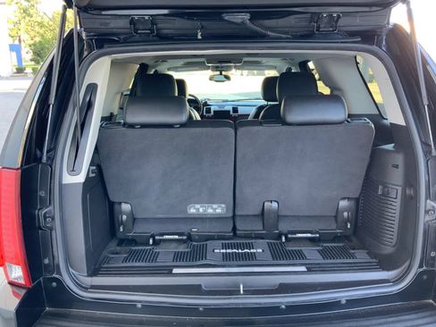 Used 2011 Cadillac Escalade Luxury AWD/4WD image 12