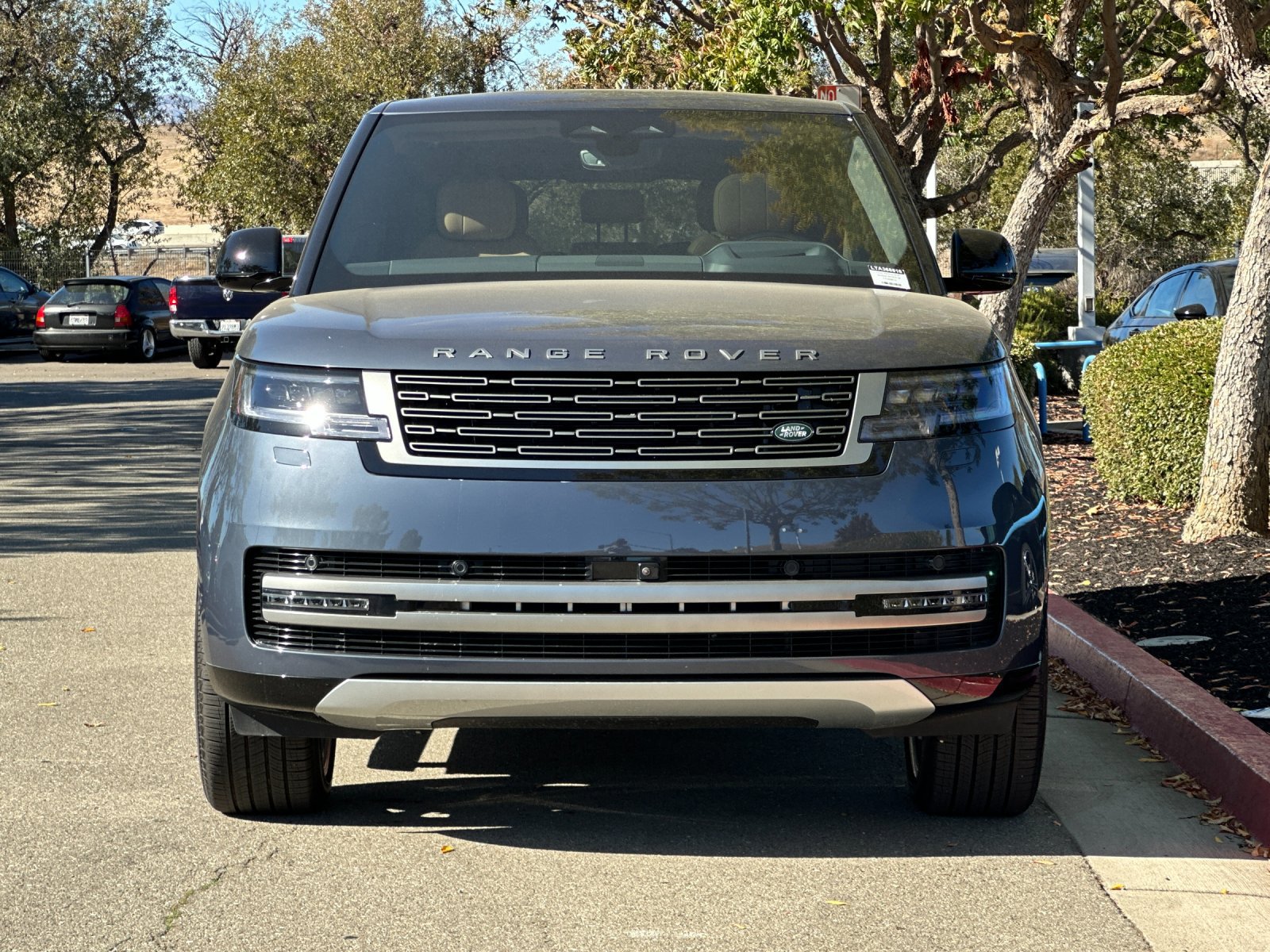 New 2026 Land Rover Range Rover Long Wheelbase SE AWD/4WD image 9