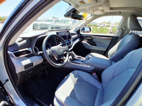 Used 2021 Toyota Highlander Platinum AWD/4WD image 15