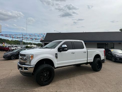 Used 2017 Ford F250 Lariat w/ Lariat Ultimate Package AWD/4WD image 3