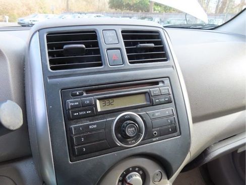 Used 2012 Nissan Versa SV image 19