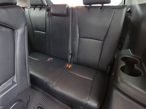 Certified 2025 Toyota Highlander Limited AWD/4WD image 17