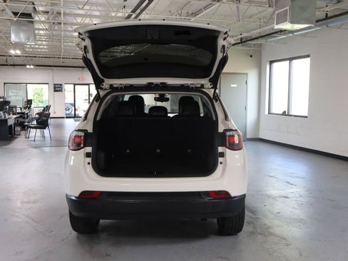 Used 2018 Jeep Compass Latitude FWD image 7