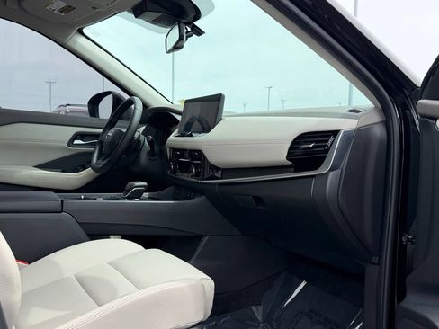 Used 2025 Nissan Rogue SL FWD image 21