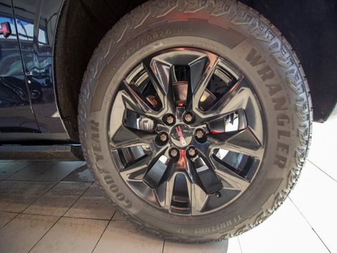 Used 2024 GMC Yukon AT4 w/ AT4 Premium Package image 27