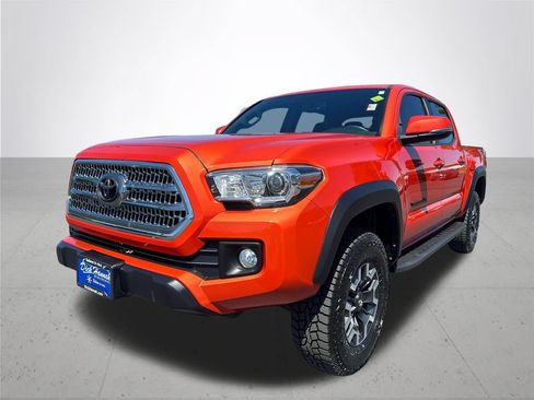 Used 2017 Toyota Tacoma TRD Off-Road w/ Tow Package (A/T) AWD/4WD image 2