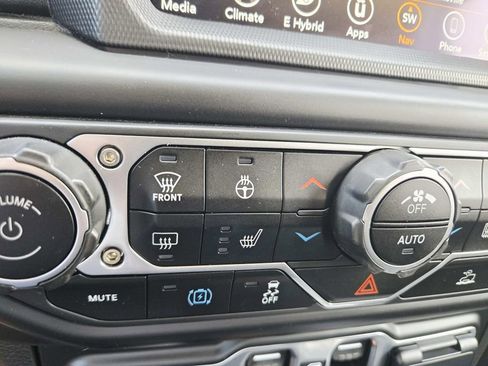 Used 2023 Jeep Wrangler Unlimited Sahara w/ Cold Weather Group AWD/4WD image 32