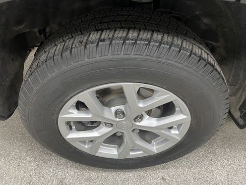 Used 2023 Jeep Grand Cherokee Limited image 17