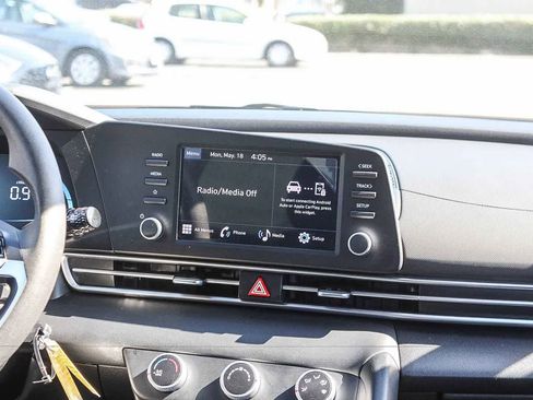 Certified 2025 Hyundai Elantra SE FWD image 18
