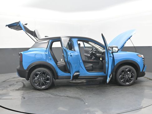 Certified 2025 Nissan Kicks SR image 45