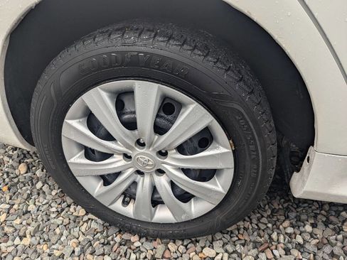 Used 2013 Toyota Corolla LE image 34