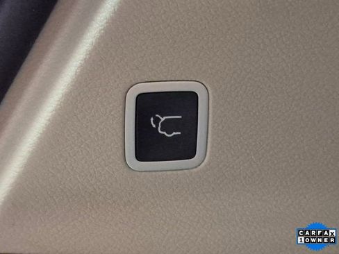 Used 2024 Chrysler Pacifica Touring-L image 24