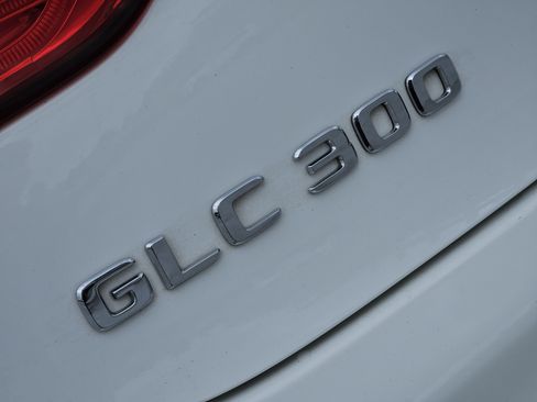 Used 2018 Mercedes-Benz GLC 300 4MATIC Coupe image 32