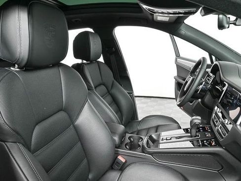 Certified 2025 Porsche Macan image 21