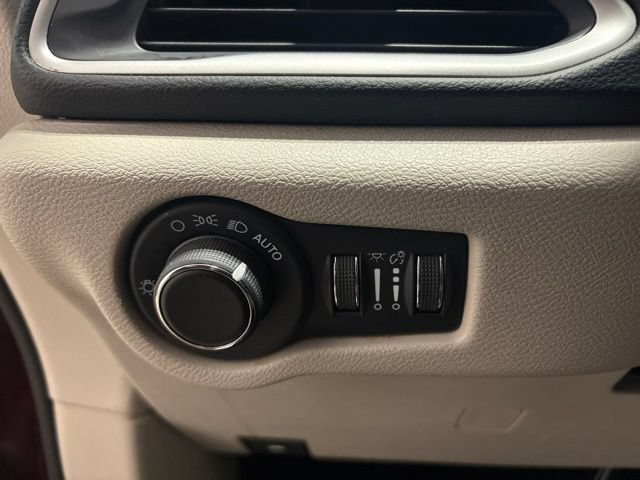 Used 2023 Chrysler Voyager LX FWD image 14