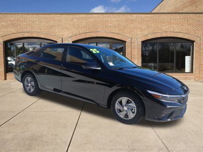 New 2025 Hyundai Elantra SE w/ Cargo Package