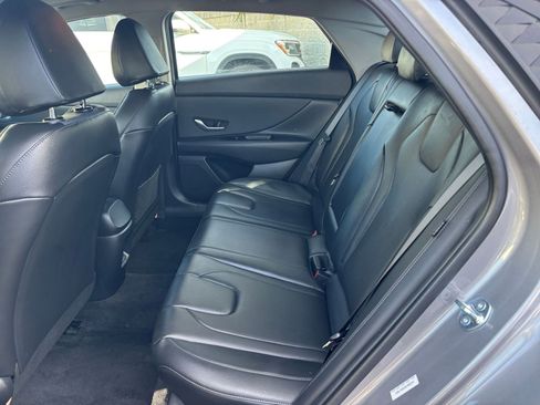 Used 2025 Hyundai Elantra Limited image 25