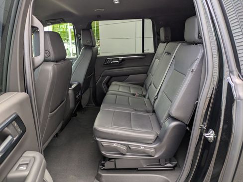 Used 2025 Chevrolet Suburban Z71 AWD/4WD image 26