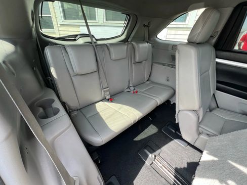 Used 2017 Toyota Highlander XLE image 42