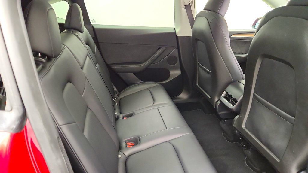 Used 2024 Tesla Model Y 2WD image 27
