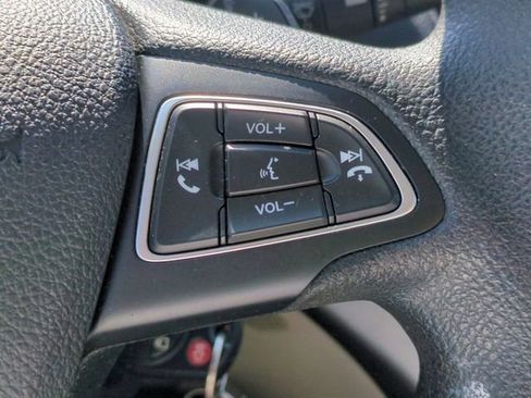 Used 2017 Ford Escape SE w/ Equipment Group 201A FWD image 17