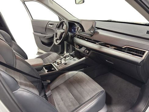 Used 2024 Mitsubishi Outlander SE AWD/4WD image 14