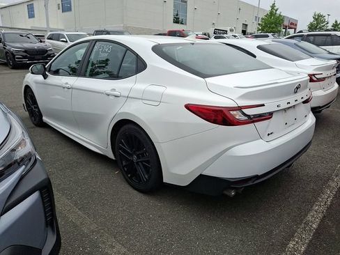 Used 2025 Toyota Camry SE FWD image 5