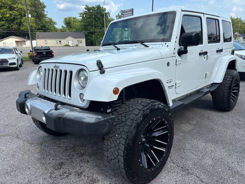 Used 2017 Jeep Wrangler Unlimited Sahara w/ Max Tow Package AWD/4WD image 4