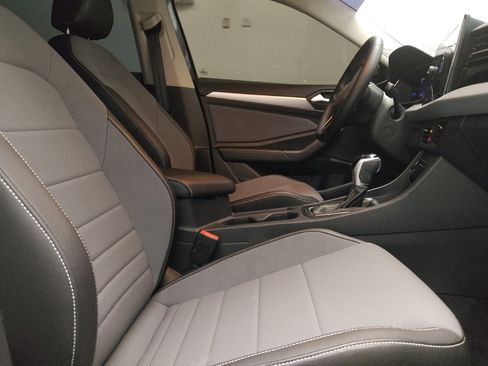 Used 2025 Volkswagen Jetta SE FWD image 21