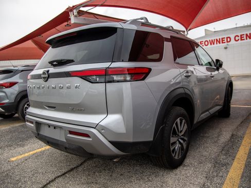 Used 2025 Nissan Pathfinder SL AWD/4WD image 8