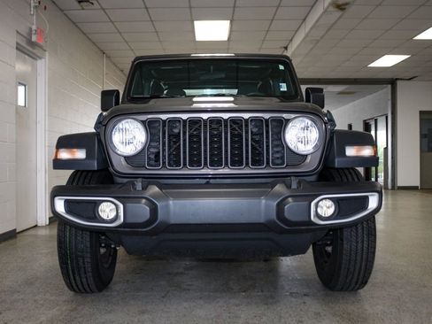 Certified 2024 Jeep Gladiator Sport AWD/4WD image 3