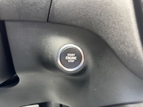 Used 2025 Volvo XC40 B5 Core AWD/4WD image 20