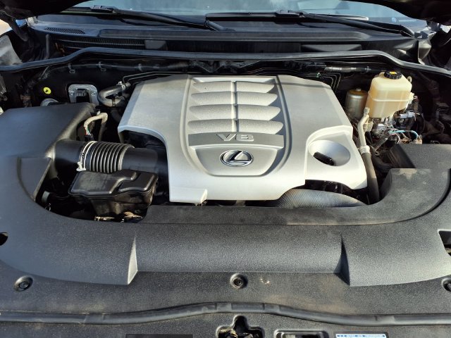 Used 2018 Lexus LX 570 4WD w/ Luxury Package image 3
