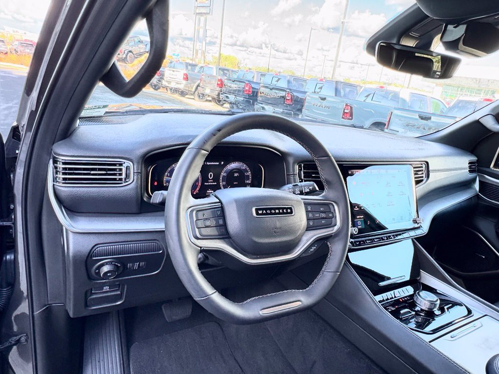 Used 2025 Jeep Wagoneer Series II AWD/4WD image 14